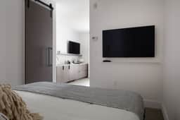 Jeff Suite 201 - Image 3