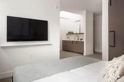 Jeff Suite 203 - Image 4