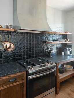 Belmont House: Blacksmith Apartment - Image 5