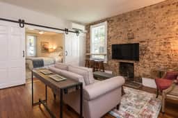Belmont Farmhouse: French Cottage Apartment - Image 4