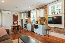 Belmont Farmhouse: Garden Apartment - Image 5
