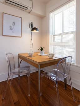 Belmont Farmhouse: Retro Apartment - Image 3