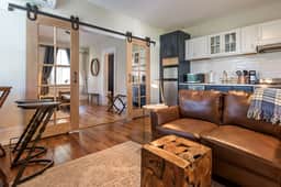 Belmont Farmhouse:  Southern Luxury Apartment - Image 2