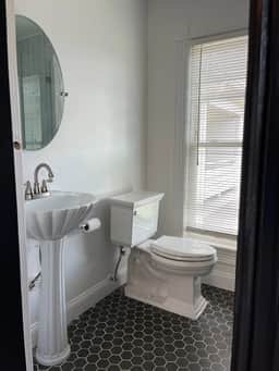 Everett Estate Suite 09 - Image 5
