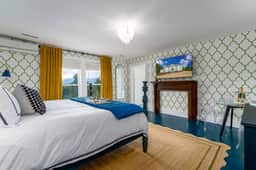 Everett Estate Suite 10 - Image 5