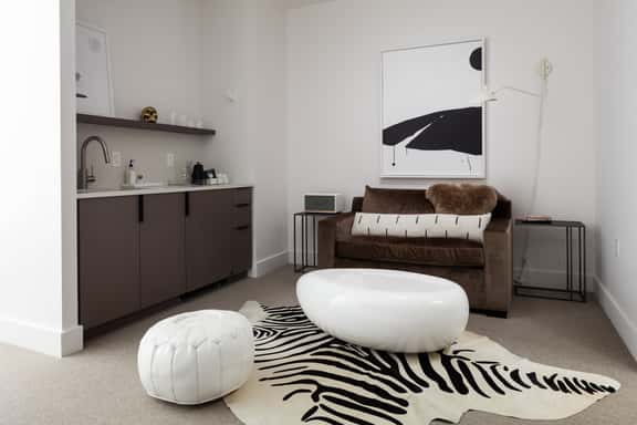 Jeff Suite 202 - Image 1