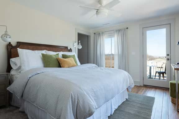 Belmont House: Service Station Apartment - Image 1