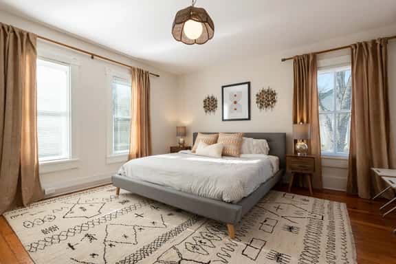 Belmont Farmhouse: Retro Apartment - Image 1