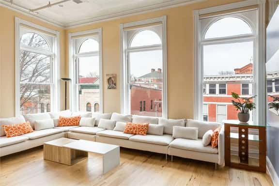 Downtown Penthouse Apartment - Image 1