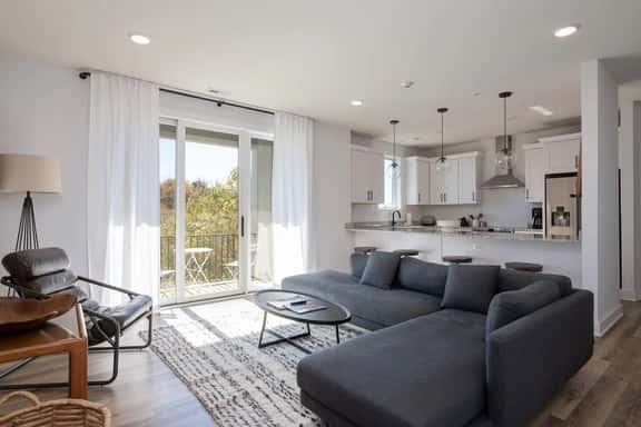 Piedmont Place: Suite 402 - Image 1