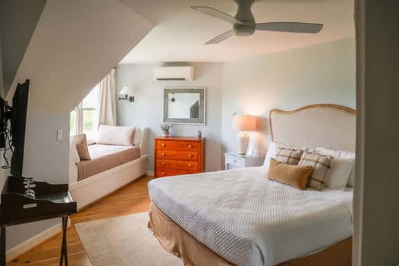 The Inn at Stinson Vineyards- Cottage - Image 1