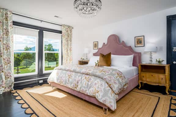 Everett Estate Suite 09 - Image 1