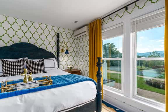 Everett Estate Suite 10 - Image 1