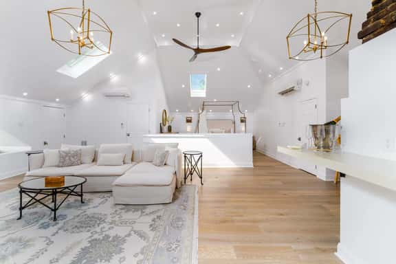 Everett Estate Suite 11 - Image 1