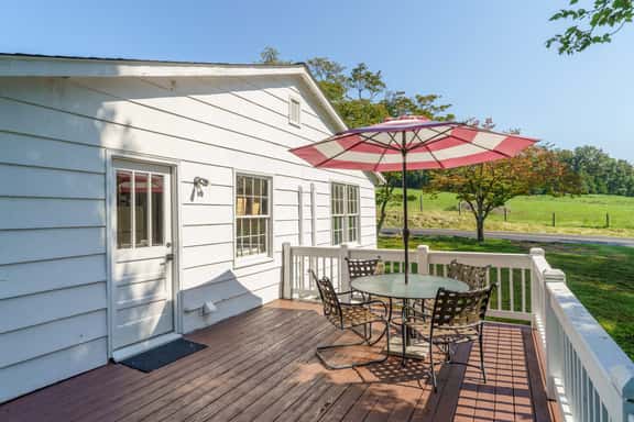 Watts Passage Cottage - Image 1