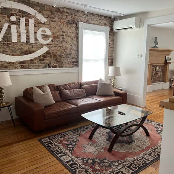 Belmont Farmhouse: Ode 2 Cville Apartment - Image 1