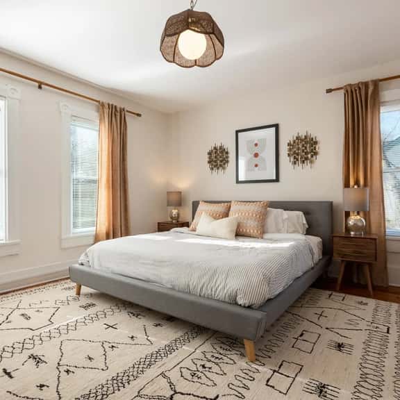 Belmont Farmhouse: Retro Apartment - Image 1