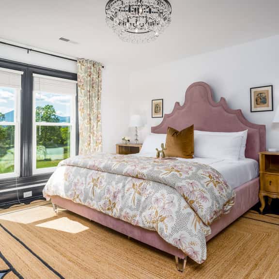 Everett Estate Suite 09 - Image 1