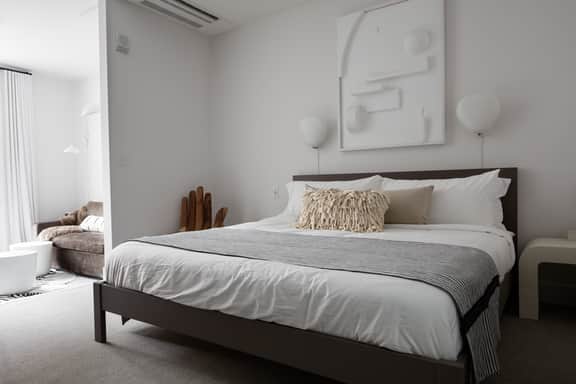 Jeff Suite 204 - Image 2