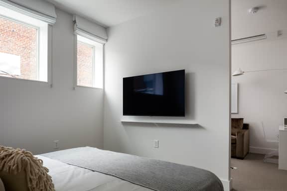 Jeff Suite 203 - Image 5