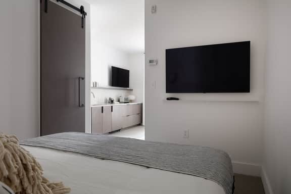 Jeff Suite 201 - Image 3