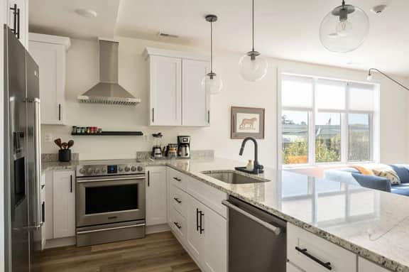 Piedmont Place: Suite 303 - Image 4