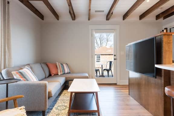 Belmont House: Pharmacy Apartment - Image 2