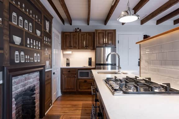 Belmont House: Pharmacy Apartment - Image 3