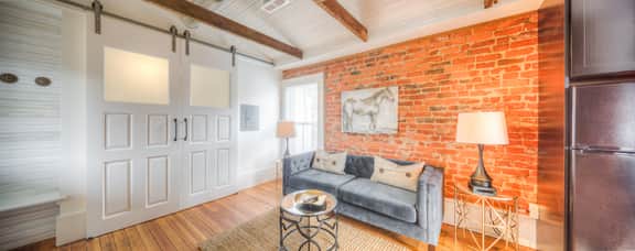 Belmont Farmhouse: Elegant Apartment - Image 3