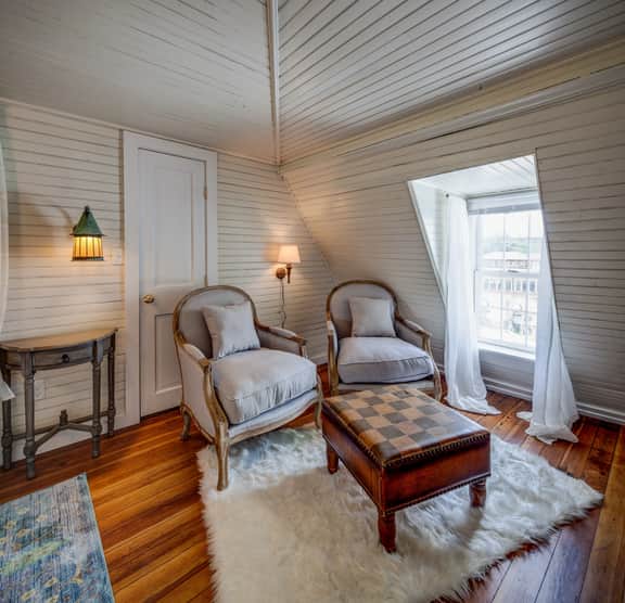 Belmont Farmhouse: Fairytale Loft - Image 3