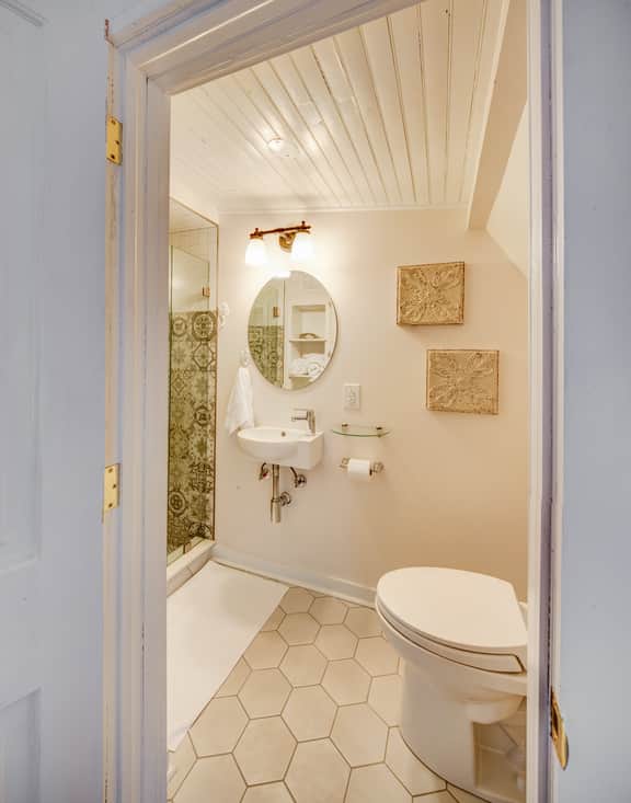 Belmont Farmhouse: Fairytale Loft - Image 4