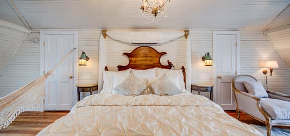 Belmont Farmhouse: Fairytale Loft - Image 2
