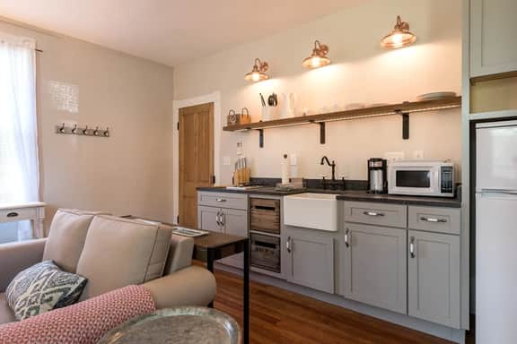 Belmont Farmhouse: French Cottage Apartment - Image 3