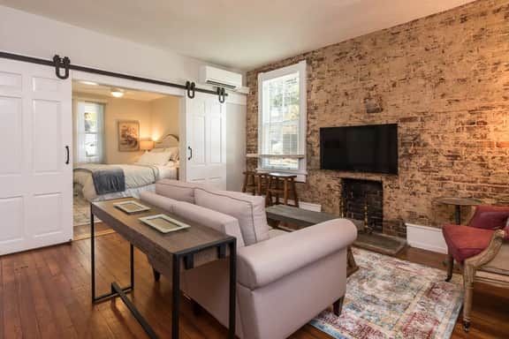 Belmont Farmhouse: French Cottage Apartment - Image 4
