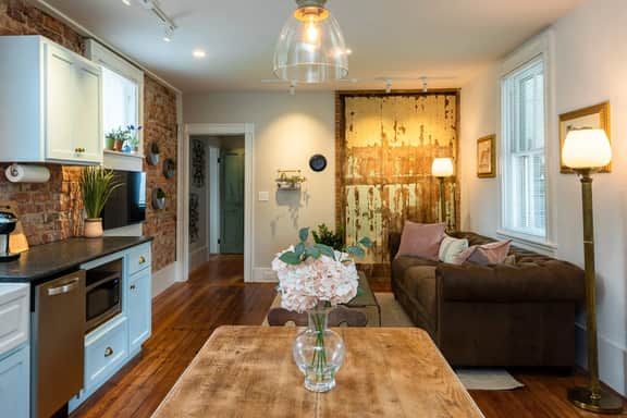 Belmont Farmhouse: Garden Apartment - Image 2