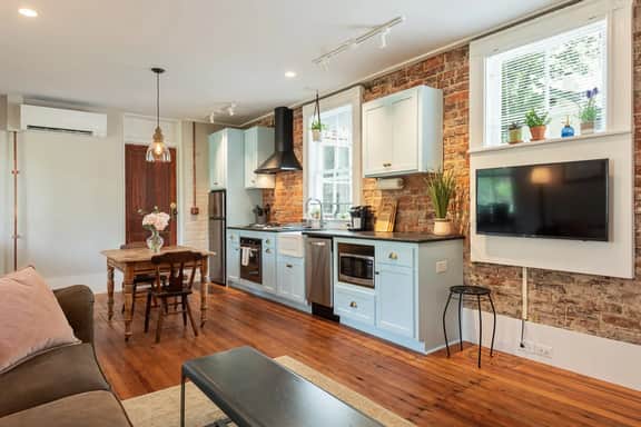 Belmont Farmhouse: Garden Apartment - Image 5