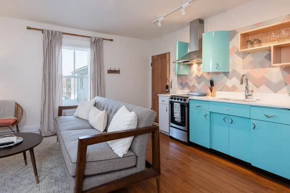 Belmont Farmhouse: Retro Apartment - Image 5