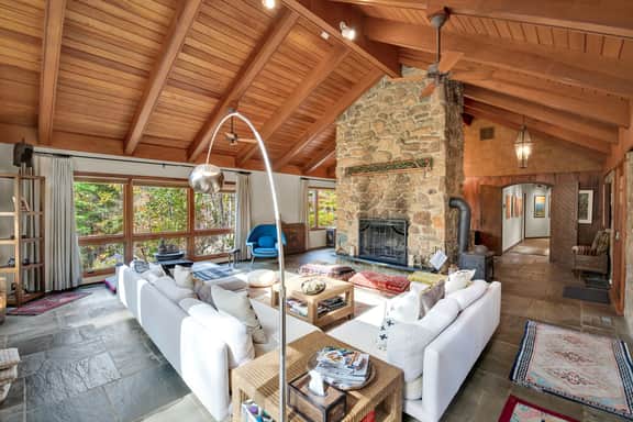 Blue Mountain Haven - Image 4
