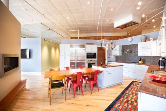 Downtown Penthouse Apartment - Image 5