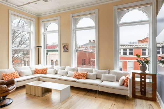 Downtown Penthouse Apartment - Image 2
