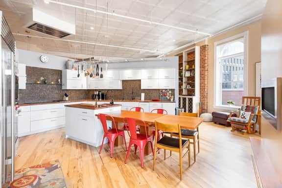 Downtown Penthouse Apartment - Image 4