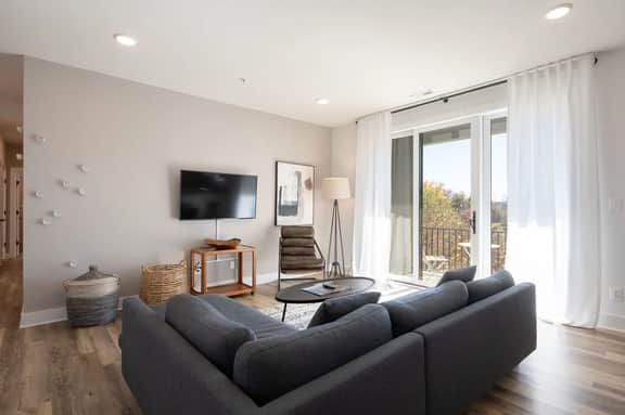Piedmont Place: Suite 402 - Image 2