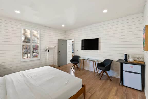 Rose Jean: Room #1 - Image 5