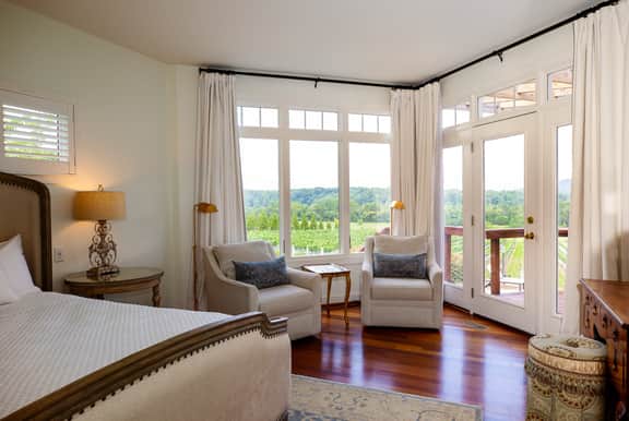 The Inn at Stinson Vineyards- Deluxe - Image 2