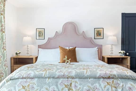 Everett Estate Suite 09 - Image 3