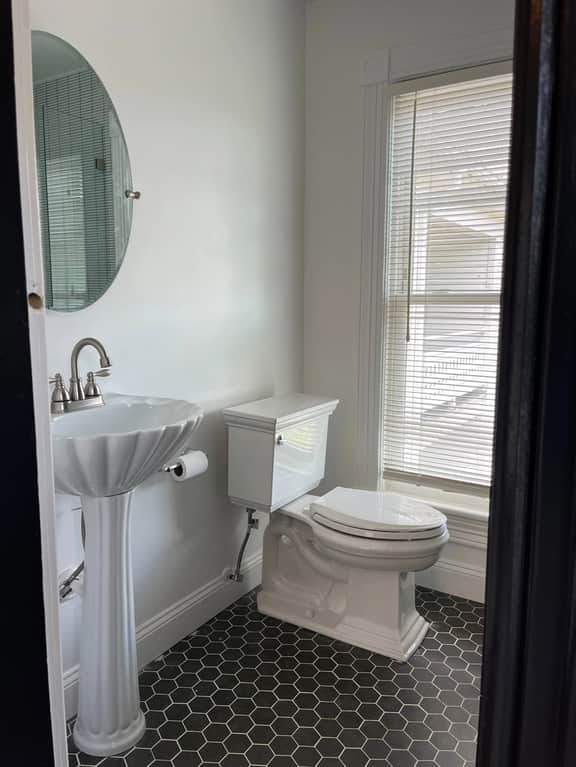 Everett Estate Suite 09 - Image 5