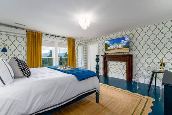 Everett Estate Suite 10 - Image 5