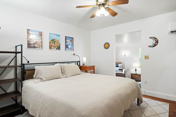 Watts Passage Cottage - Image 2